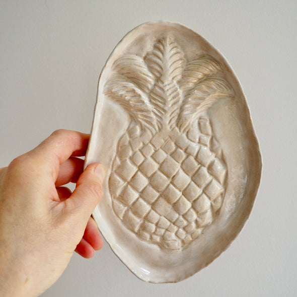 Ceramic oatmeal gloss  pineapple serving plate