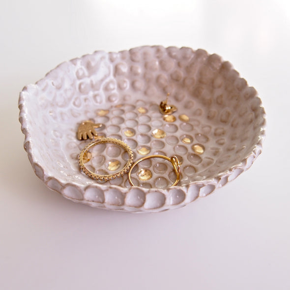 HANDMADE WHITE AND GOLD LEAF CERAMIC RING DISH WITH SPOT DESIGN
