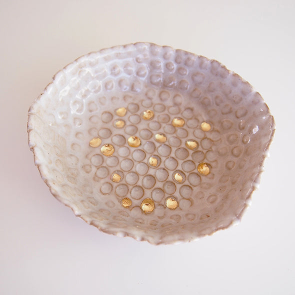 HANDMADE WHITE AND GOLD LEAF CERAMIC RING DISH WITH SPOT DESIGN